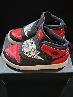 *Lightly Used* Jordan Retro 1 Sky Bred Mids
